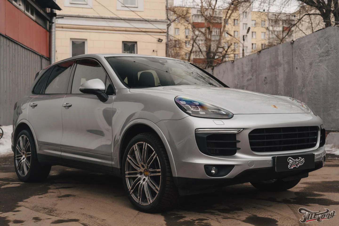 Ремонт бампера, крыла и расширителя на Porsche Cayenne